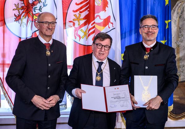 Verleihung Ehrenzeichen an Jakob Jack Falkner, Geschäftsführer der Bergbahnen Sölden.