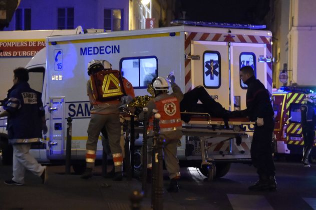 Nach der verheerenden Geiselnahme in der Konzerthalle Bataclan wurden viele Schwerverletzte in die umliegenden Krankenhäuser gebracht.