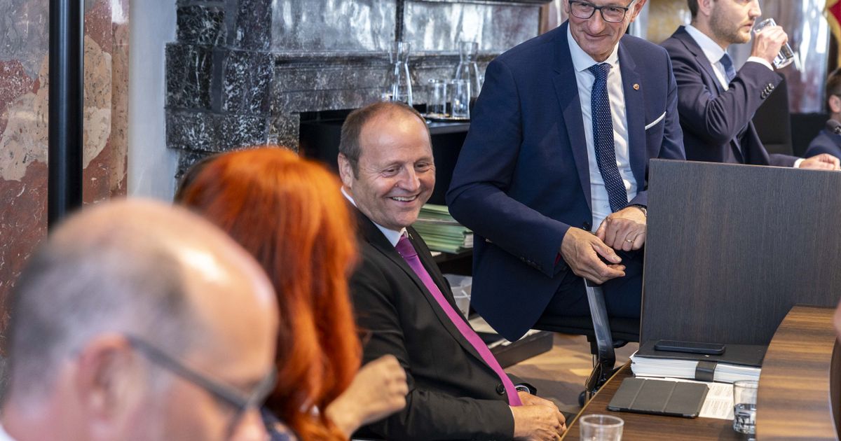 Tiroler Regierung schrumpft: Im schwarzen Sparstift steckt viel ...