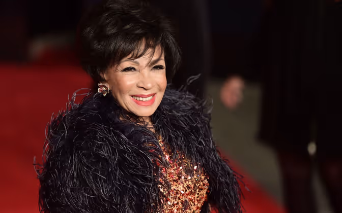 Sängerin Shirley Bassey hat drei Titellieder für Bond-Filme gesungen. Auch sie kam zur "Spectre"-Premiere.