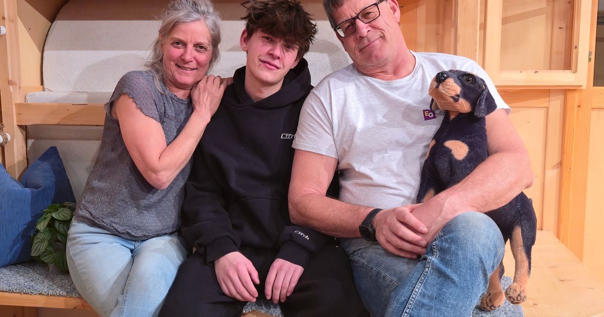 Lachmuskeln-in-St-Veit-gefragt-Theaterverein-pr-sentiert-Kom-die-Lass-die-Sau-raus-