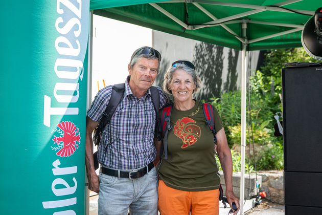 Hansi und Rosi aus Wörgl beim Start der Schnitzeljagd.