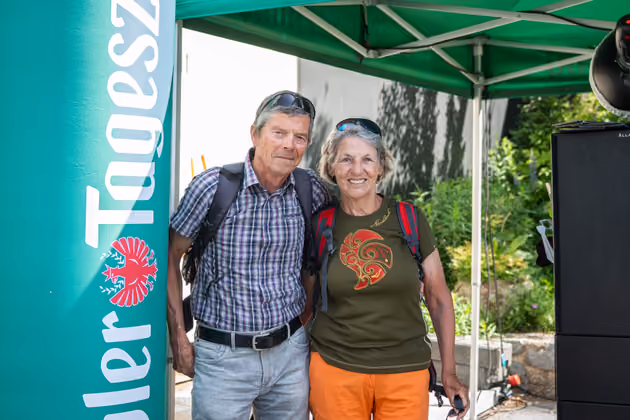 Hansi und Rosi aus Wörgl beim Start der Schnitzeljagd.