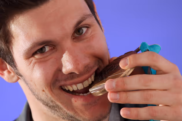 Michael Matt ließ sich Platz drei im Herren-Slalom schmecken.