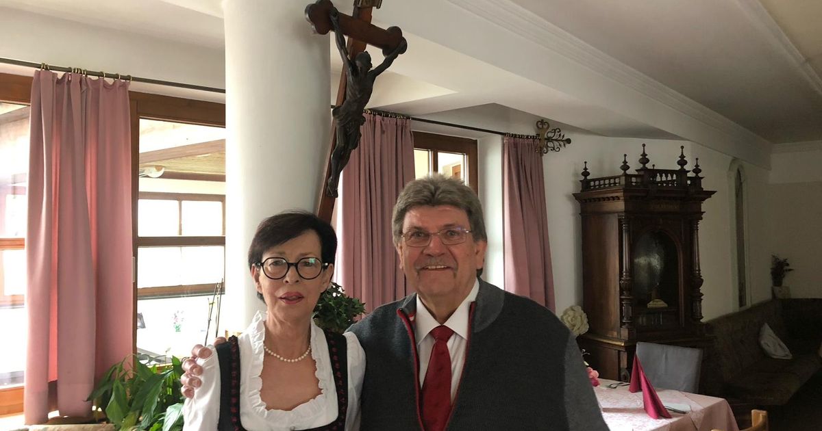 Gasthof-Alte-Post-in-W-rgl-abgerissen-Zum-Abschied-marschierten-die-Sch-tzen-auf