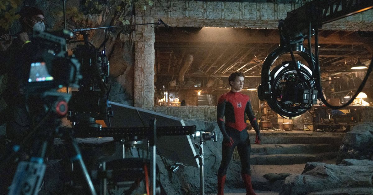 Tom-Holland-zeigt-Ausschnitte-vom-ersten-Spider-Man-Drehtag-Der-Anzug-f-hlt-sich-anders-an-