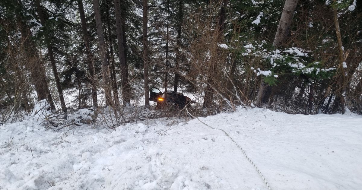 Auto-st-rzte-am-Fernpass-50-Meter-ab-38-j-hriger-Autofahrer-verletzt