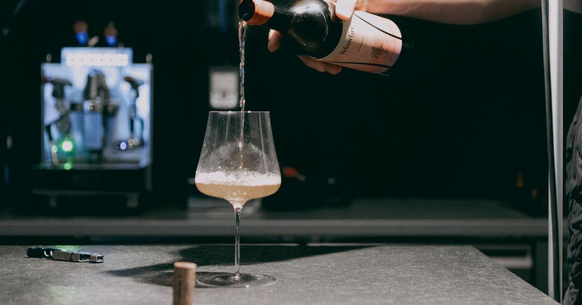 Darf-s-ein-Schluckerl-sein-Mit-den-Gaumenfreuden-zur-exklusiven-Naturwein-Verkostung