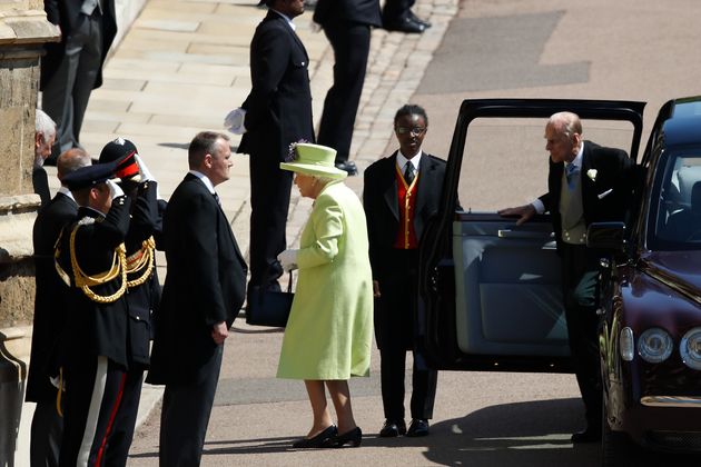 Queen Elizabeth II. und ihr Mann Prinz Philip kamen, wie es das Protokoll vorsieht, als die letzten Gäste zur St. Georges Chapel.