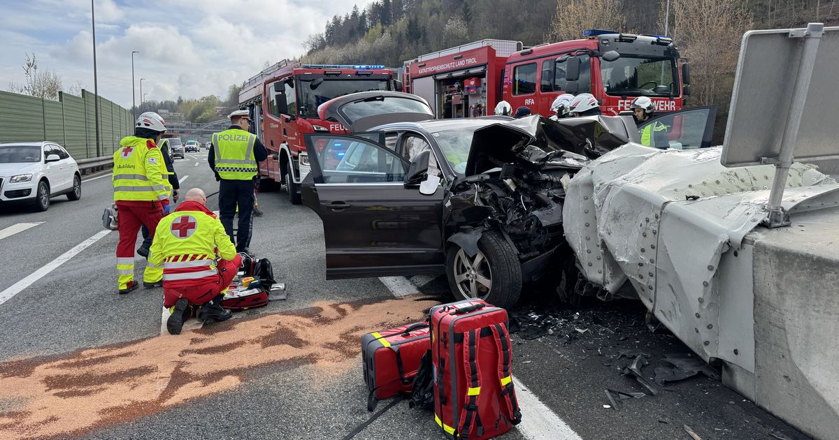 Lenker-59-bei-Unfall-am-Autobahn-Knoten-Innsbruck-schwer-verletzt