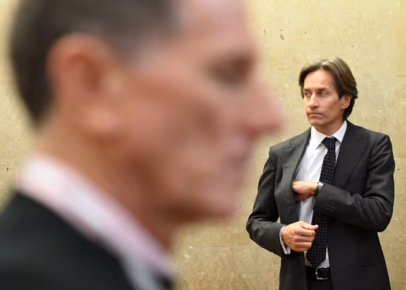 Kronzeuge: Kategorie-Sieger Objektiv 2018 in der Kategorie Wirtschaft von Helmut Fohringer. Die Angeklagten Peter Hochegger und Karl-Heinz Grasser vor Beginn des Strafprozesses wegen Bestechungs- und Untreueverdachts bei der Buwog-Privatisierung und des Linzer Terminal Towers im Großen Schwurgerichtssaal am Wiener Straflandesgericht.