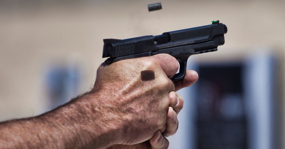 Mit-Waffe-auf-Auto-gezielt-Jugendliche-verbreiteten-Schrecken-im-Tiroler-Oberland