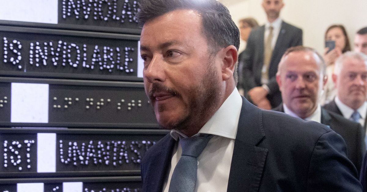 Gier-Macht-und-Millionen