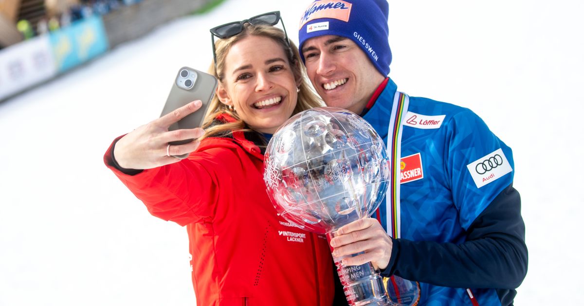 Geburts-Termin-zum-Weltcup-Start-SV-Star-Kraft-sitzt-auf-gepackten-Koffern
