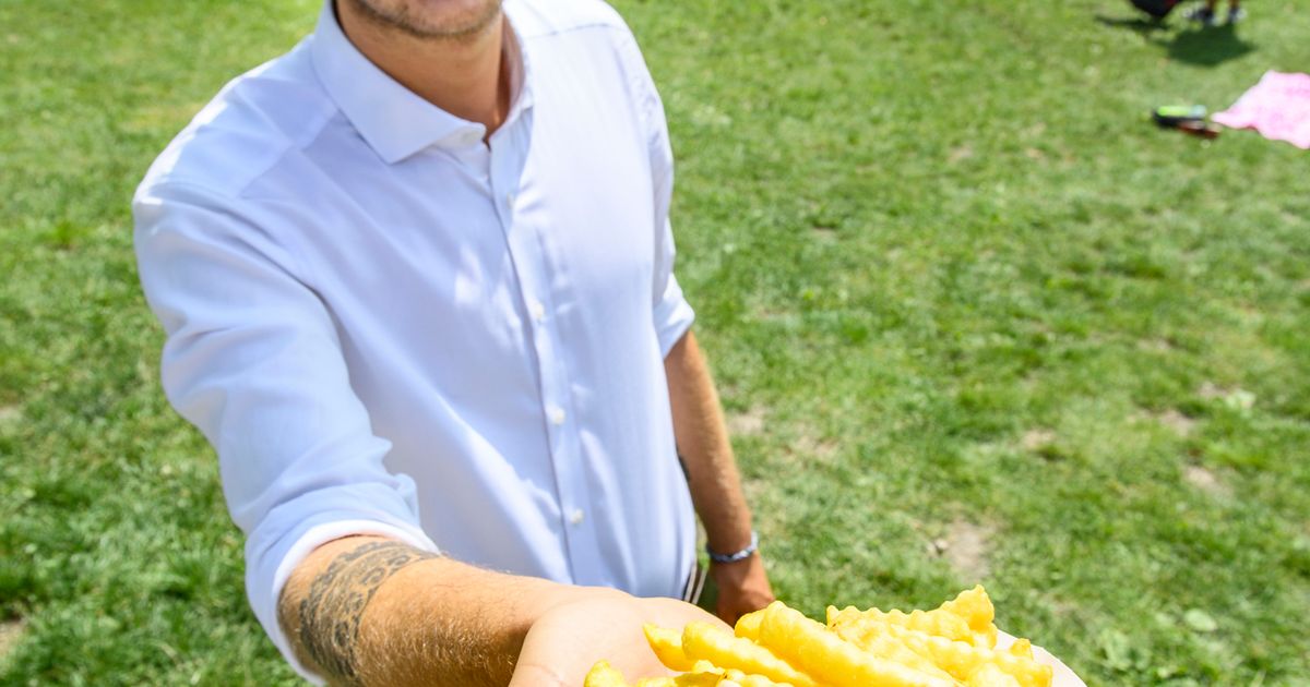 Der-Pommes-Check-Wir-haben-den-Schwimmbad-Klassiker-in-f-nf-Tiroler-Freib-dern-getestet