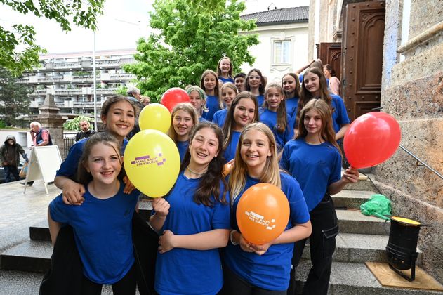 Das Vokalensemble der Musikmittelschule Innsbruck erfreute die Besucher in der Innsbrucker Pfarrkirche Mariahilf.