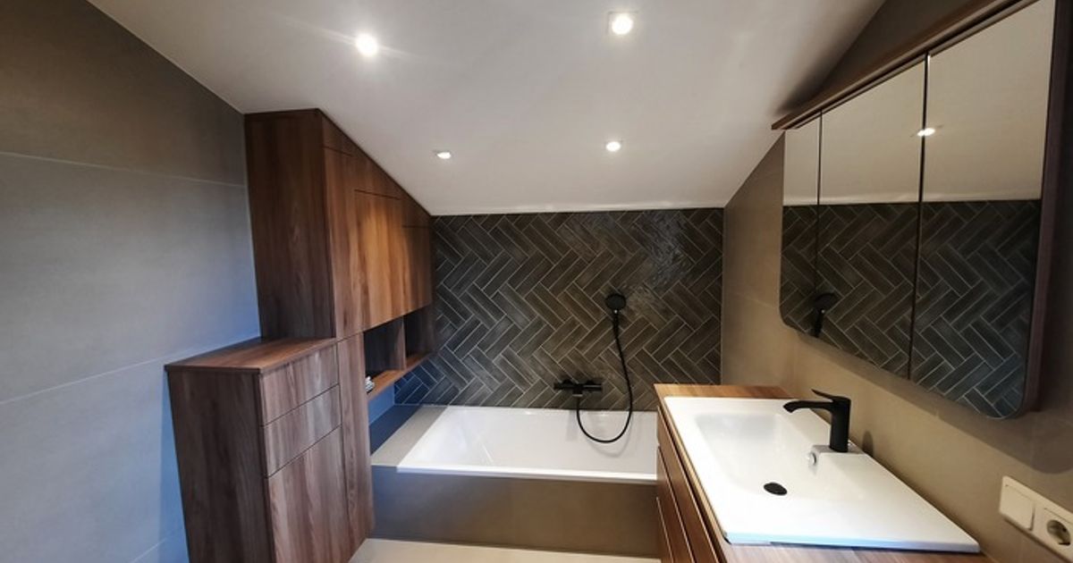 -Handwerker-schaffen-ein-Zuhause-