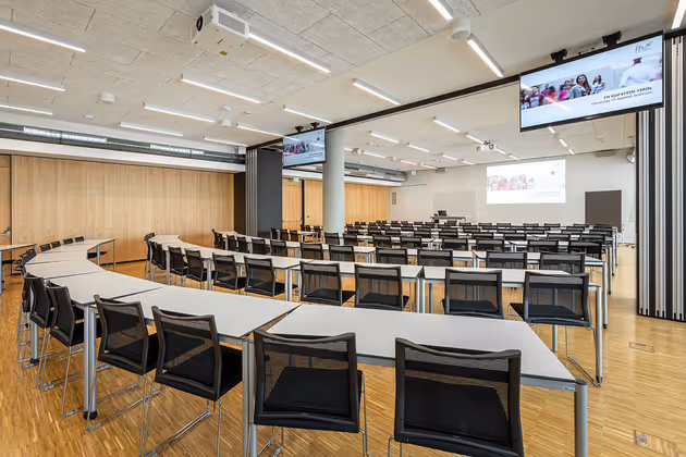 Einblick in die modernen Hörsäle der Kufsteiner Fachhochschule.