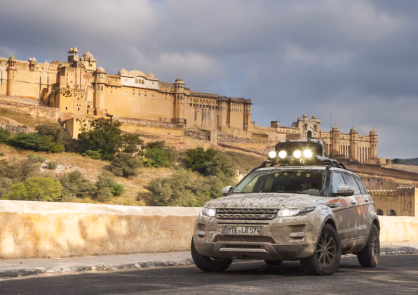 Land Rover Experience: Zu den Geländegängern gibt’s maßgeschneiderte Abenteuer-Touren auf allen Kontinenten.
