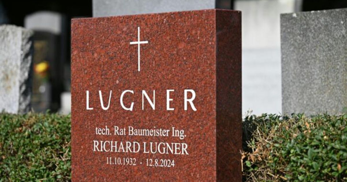 Familie-trauert-am-ersten-Todestag-von-Lugner-in-Stille