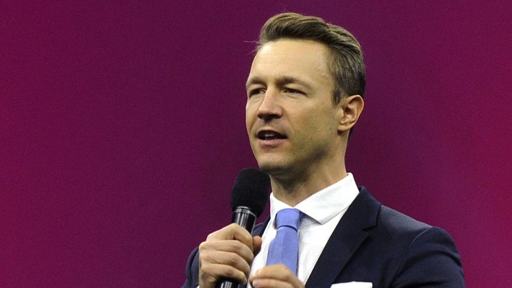  "Ja, er macht lustige Schmähs. Das ist eine Gabe, die ich leider nicht habe." – Finanzminister Gernot Blümel (ÖVP) überzieht auch sein Humorkonto nicht.