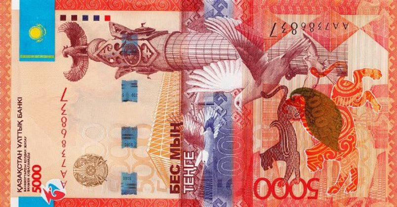 2012: Mit 5000 Tenge zum Sieg
Wiederum mit dem Kazak-Eli-Monument mit fliegenden Tauben und Panther – diesmal in Rot- und Orangetönen – überzeugte Kasachstan die IBNS. Auf der Rückseite ist die kasachische Landkarte mit der Unabhängigkeitsstatue in der früheren Hauptstadt Almaty zu sehen.