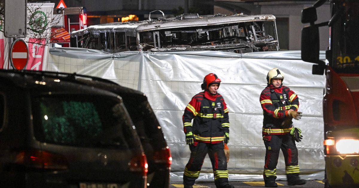 Polizei-best-tigt-verheerende-Katastrophe-Sechs-Tote-bei-Brand-in-Linienbus-in-der-Schweiz