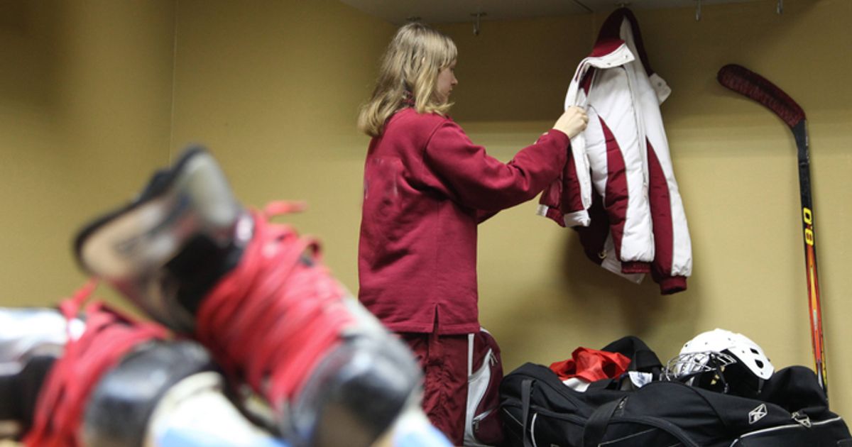 Junge-Tirolerin-in-Umkleidekabine-vom-Betreuer-ausgesp-ht-Das-sagt-die-19-J-hrige