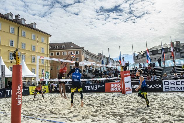 Nur kurzzeitig zogen Wolken über dem Innsbrucker Marktplatz auf, dann strahlte wieder die Sonne.
