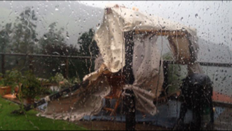 In Wattenberg machte der Sturm einem Gartenhaus zu schaffen.