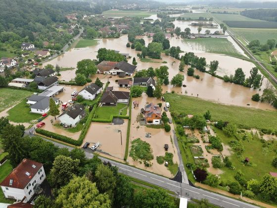 Auf Grund der starken Regenfälle kam es im Bereich Fürstenfeld zu Überflutungen. Sehr schwer betroffen war der Ort Bierbaum.