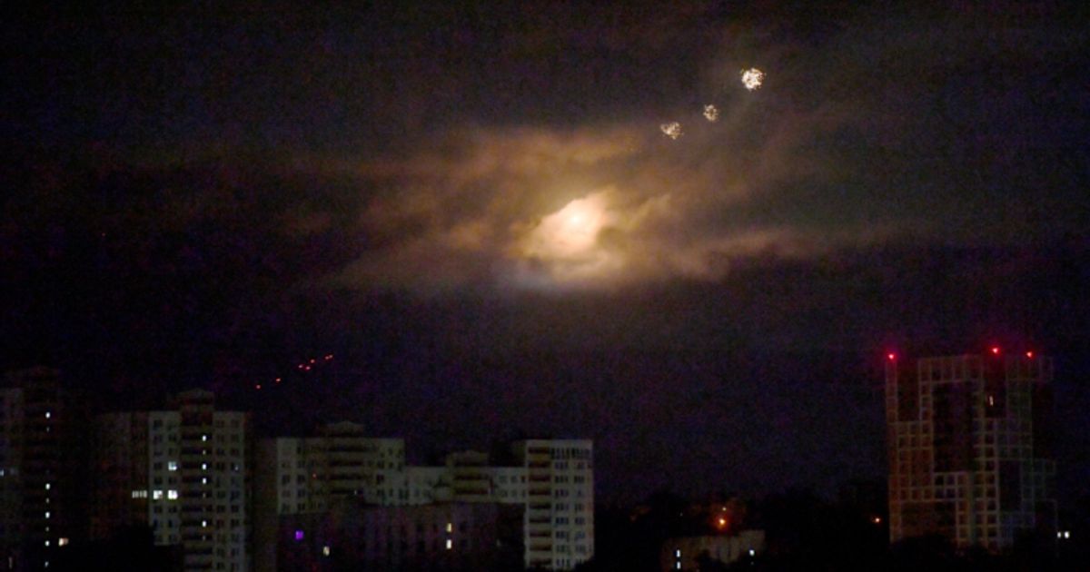 Wohnh-user-in-Kiew-nach-Drohnenangriffen-in-Brand