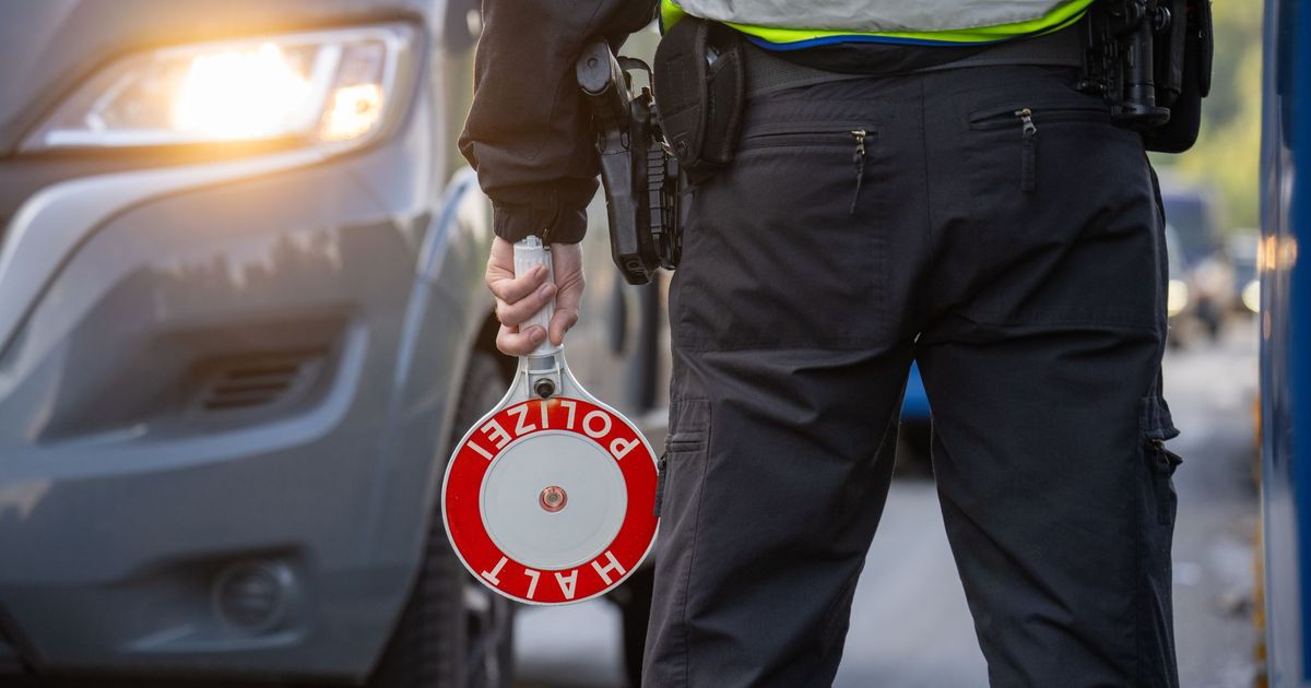Ostallg-u-zieht-nach-Schutz-vor-Ausweichverkehr-bei-Stau-auf-der-Autobahn-A7