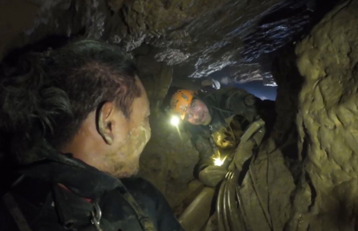 Erster Goldsucher aus Höhle in Laos geborgen