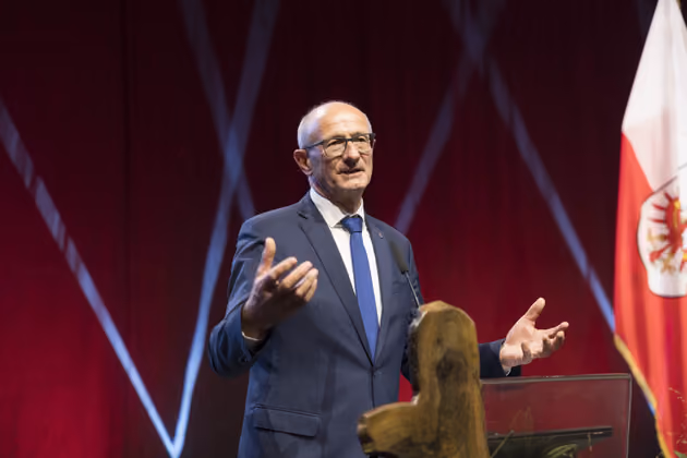 LH Mattle: „Die zahlreichen Einsatzkräfte haben durch ihren unermüdlichen Einsatz gezeigt, wie wichtig Zusammenhalt in Notlagen ist und was gemeinsam geschafft werden kann.“