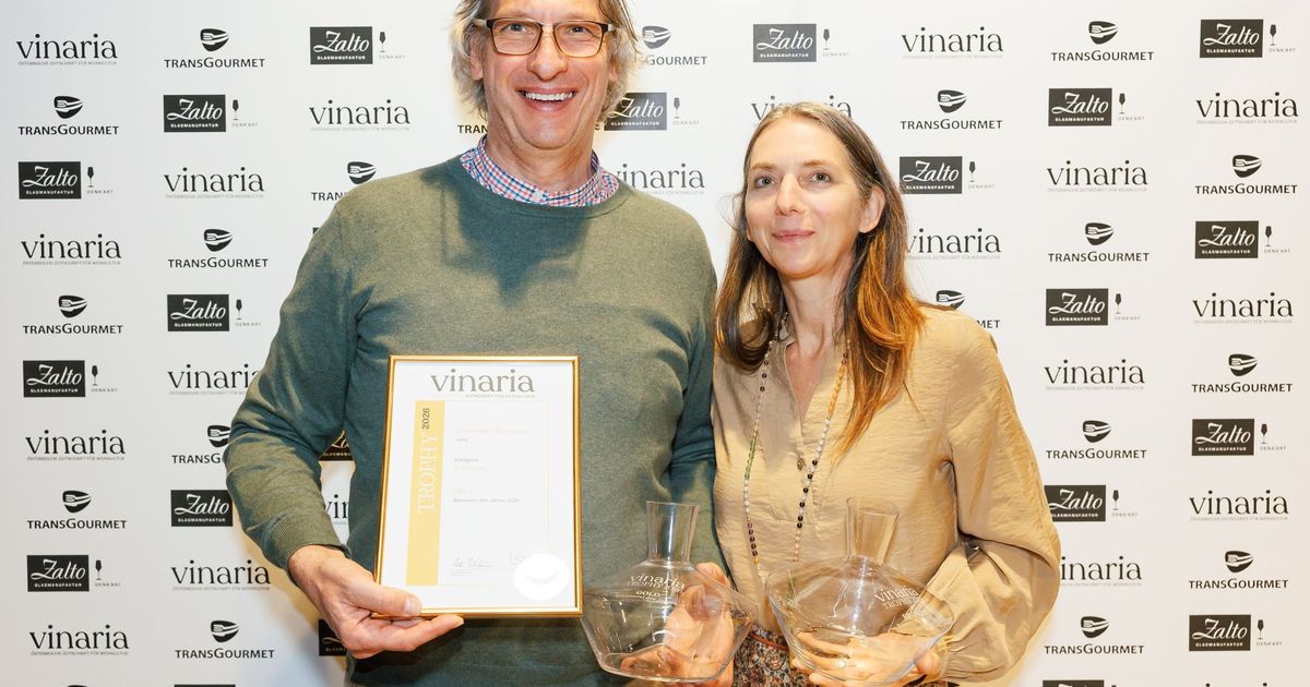 Brennerei-Schwarzer-aus-Lienz-Bei-Vinaria-zu-sterreichs-Brenner-des-Jahres-gek-rt