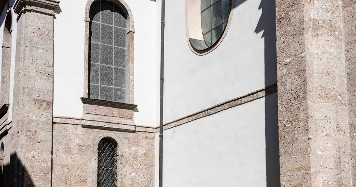 Schwere-Sachbesch-digung-Unbekannte-bespr-hten-Innsbrucker-Dom