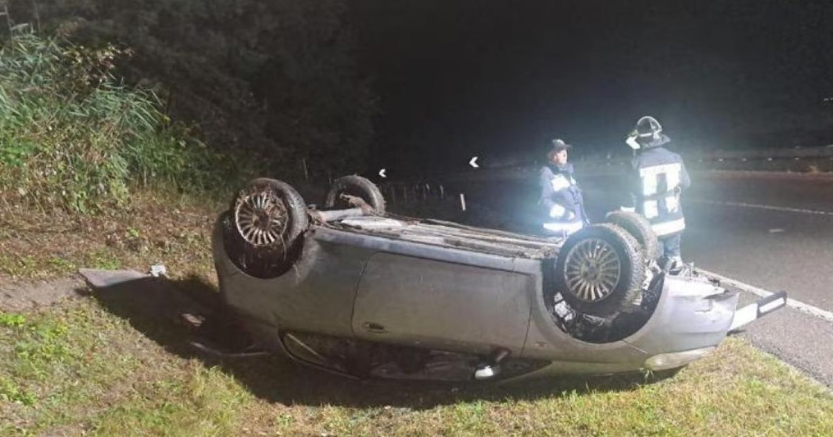 Auto-auf-Brennerstra-e-in-S-dtirol-landet-auf-Dach-Lenker-geht-zu-Fu-weiter