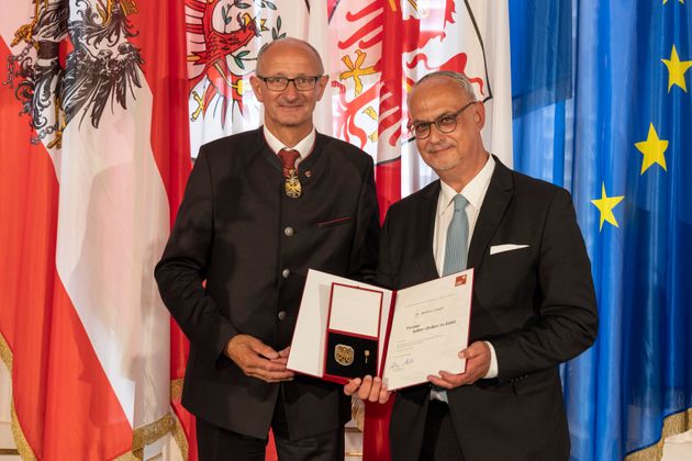 Markus Langer erhielt den Tiroler Adler-Orden in Gold für seine Verdienste um das Verwaltungsmanagement der Bundesländer als Kabinettsvizedirektor der Österreichischen Präsidentschaftskanzlei.