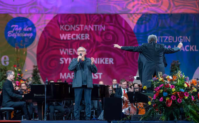 Musiker Konstantin Wecker und die Wiener Symphoniker.