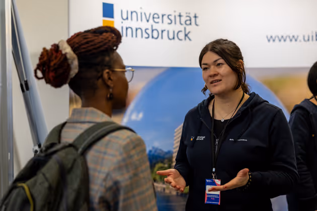 An den Messeständen standen Jobs, Praktika und Masterstudiengänge im Fokus.