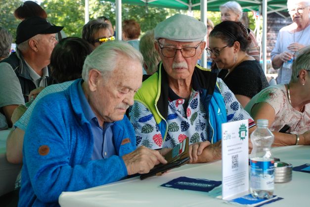 Beim digitalen Bezirksquiz gab es keine Altersgrenzen. Auch über 80-Jährige waren mit ihren Smartphones dabei.