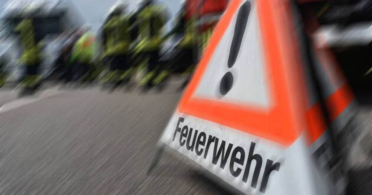 Kleiner-Unfall-mit-Folgen-Dieselleck-sorgte-f-r-Feuerwehreinsatz-in-Schwaz