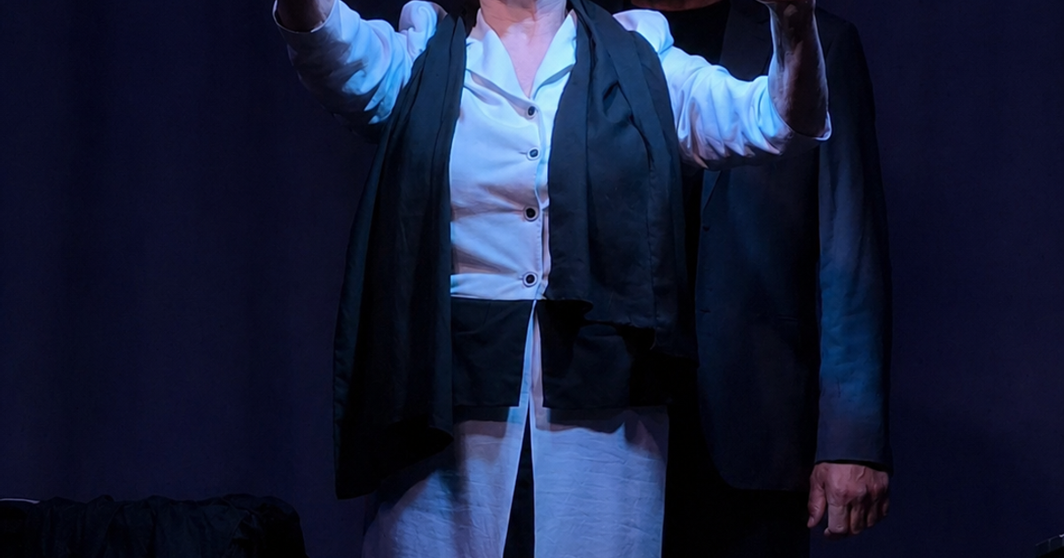 Sprachlos-in-Grado-und-angstvoll-in-einer-Liason-Zwei-St-cke-ein-Regisseur