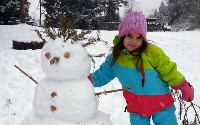 Lina und ihr Schneemann.