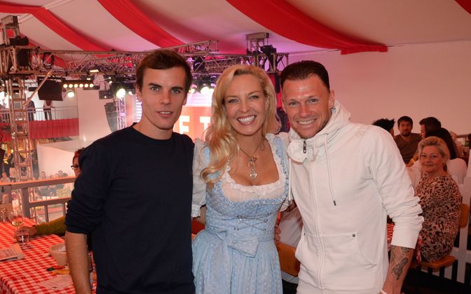 WSG-Präsidentin Diana Langes-Swarovski mit den Spielern Simon Zangerl (l.) und Marcel Schreter.