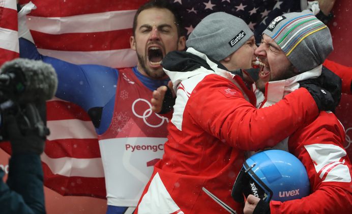 Wolfgang Kindl, der sich mit Platz neun begnügen musste, war der erste Gratulant im Ziel.