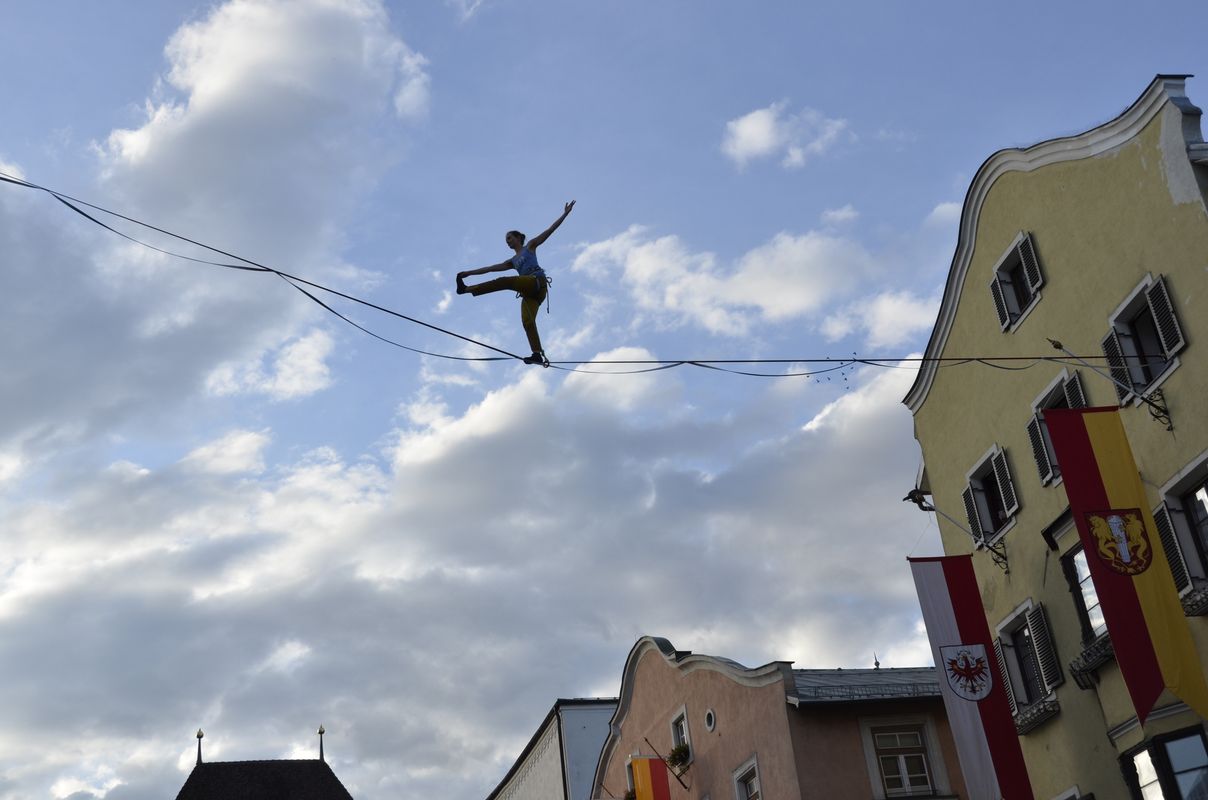 Highline zwischen Dom und Stadtturm: „Krapoldi“-Festival will in Innsbruck hoch hinaus