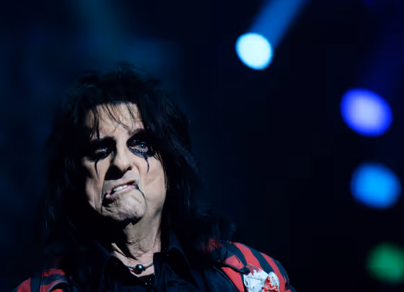Grimassen schneiden kann er, der Horror-Rocker, der im bürgerlichen Namen Vincent Damon Furnier heißt.