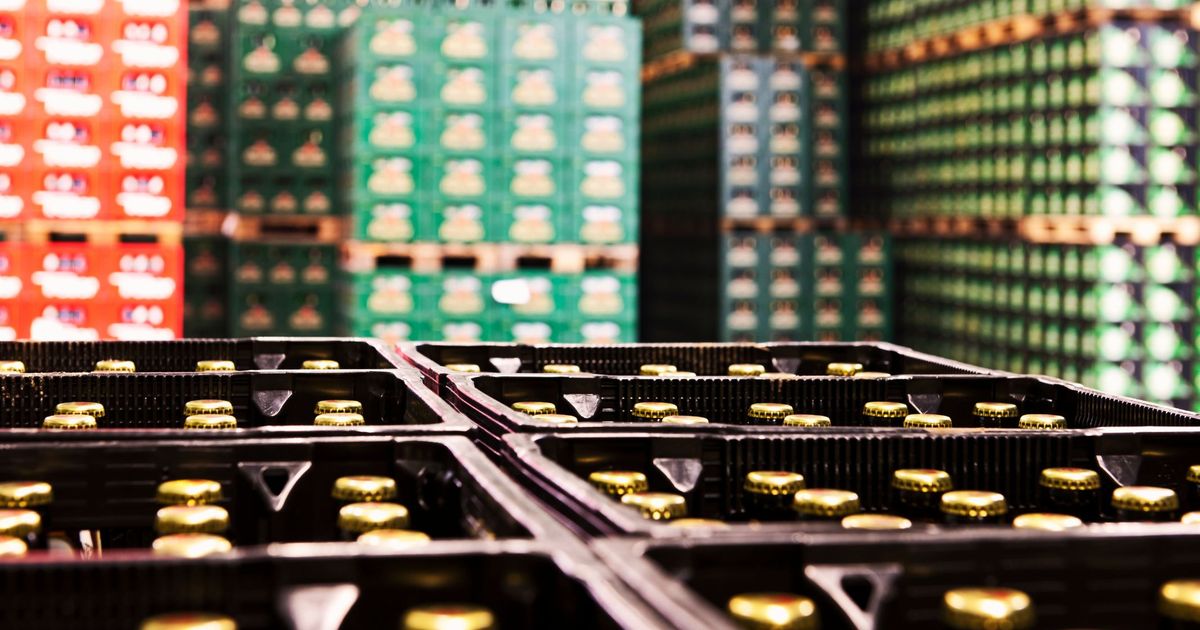 Gro-er-Durst-am-fr-hen-Morgen-Zillertaler-lie-zehn-Kisten-Bier-mitgehen